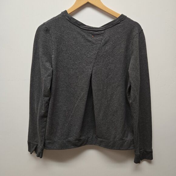 CUYANA Long Sleeve Textured Pleated Back Top Gray Pocket Women’s Size Medium - Picture 2 of 7